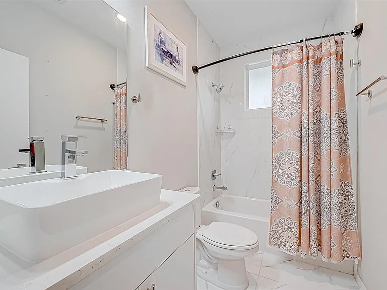 5722 Cullen Blvd #A — Photo 14