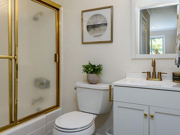 4th image of 410 Boardwalk Ave APT 15
