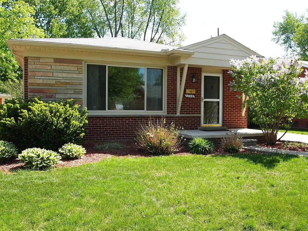 1208 Englewood Ave photo 1
