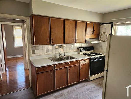 3rd image of 1208 Bluegrass Dr