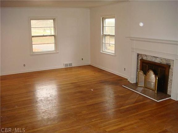 5th image of 230 W Riverglen Dr