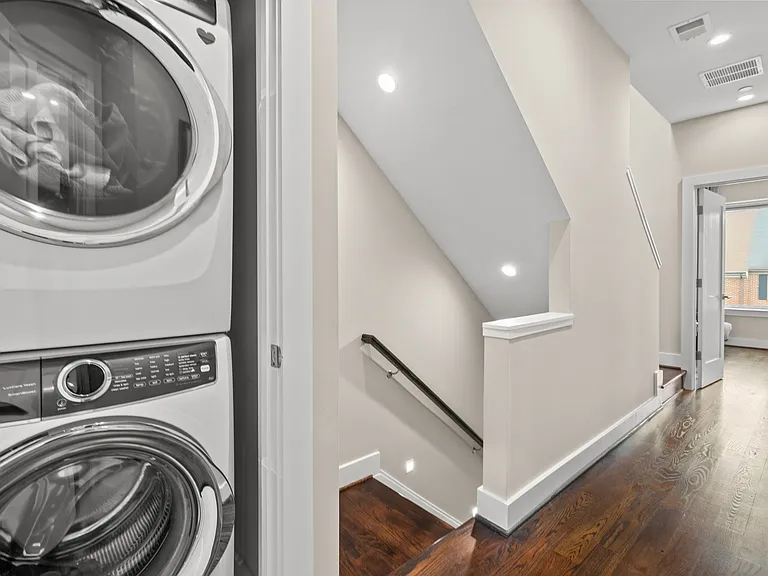 607 Slade Ct — Photo 36