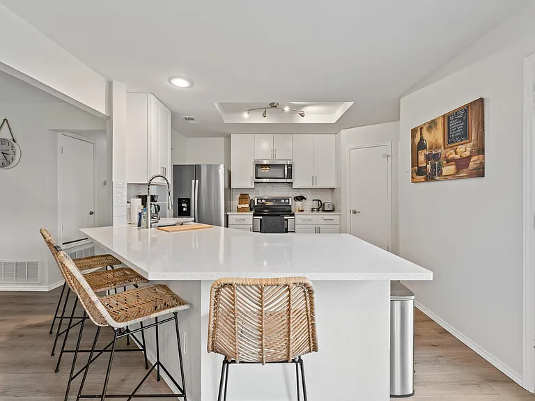 5726 Emrose Ter — Photo 8