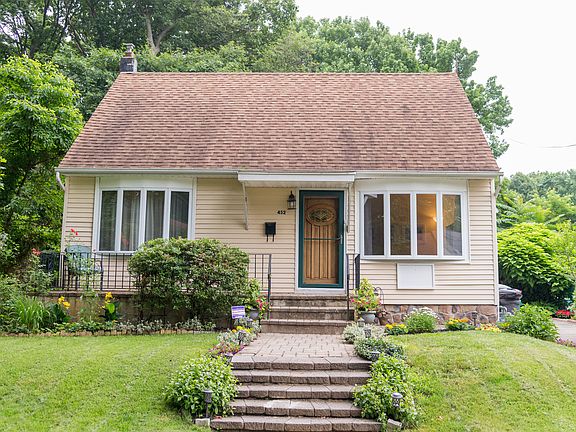 2nd image of 452 Garden Pl