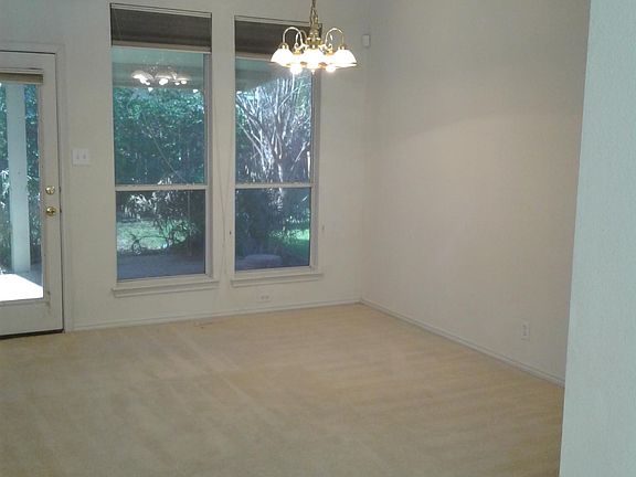 3rd image of 8019 Seminario