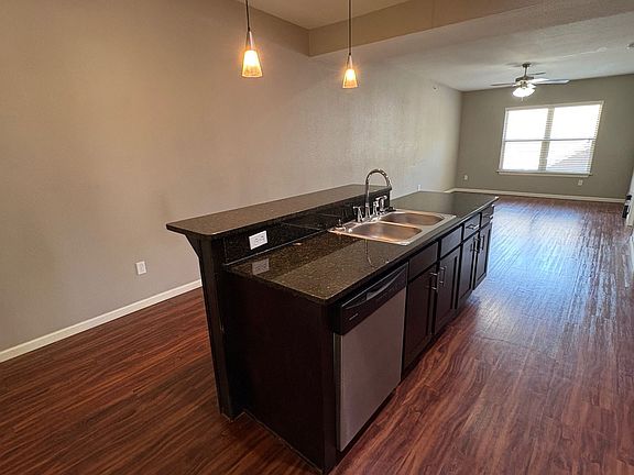 4th image of 1200 W Walnut St #A201