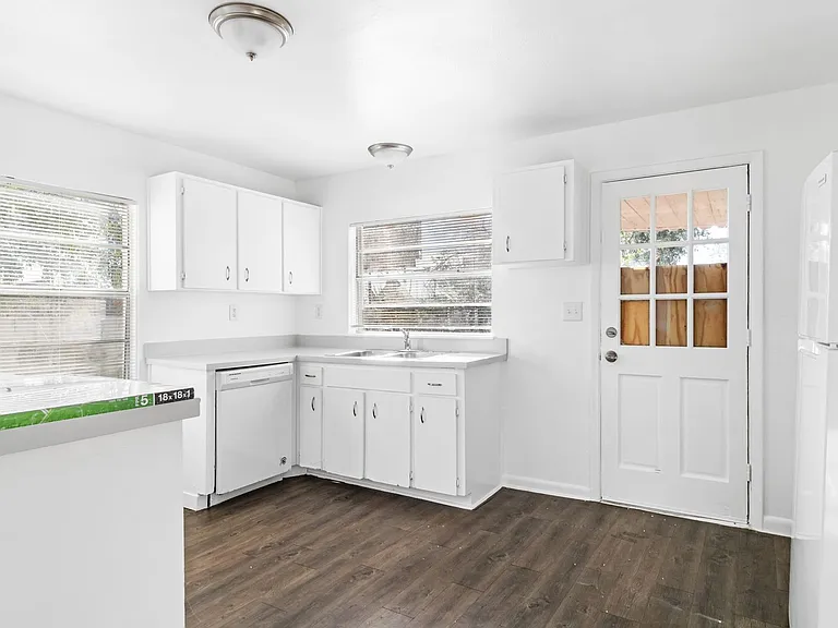 1016 Edith Ave — Photo 5