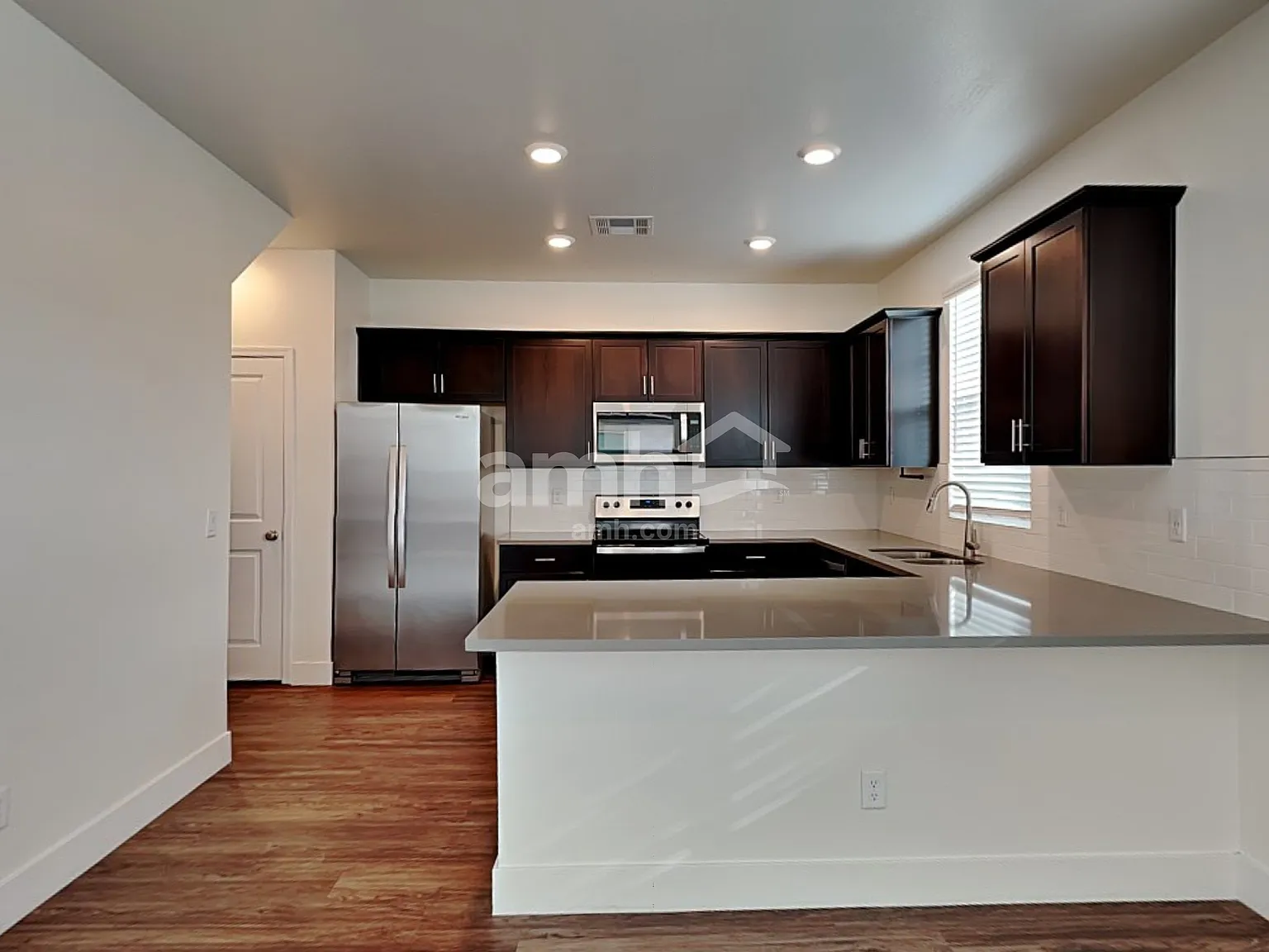 3 bed, 2.5 bath, 1752 sqft, $2,260 — Photo 2