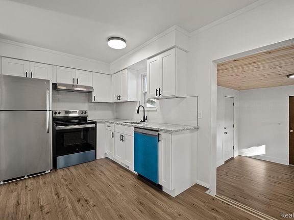 3rd image of 34610 School St