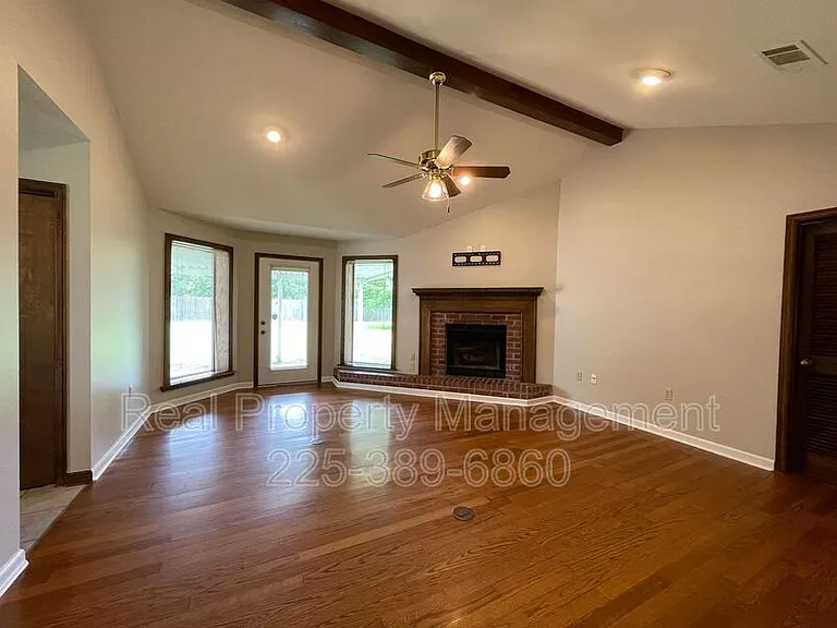 2422 Riverside Dr — Photo 7