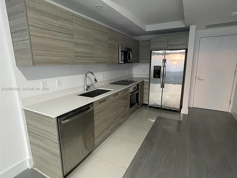 121 NE 34th St #1810 — Photo 2