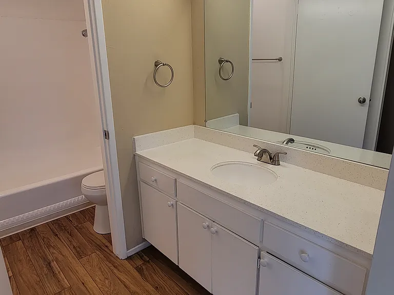 120 E Remington Dr — Photo 21