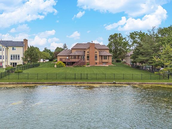 3rd image of 3005 Thornwood Ln