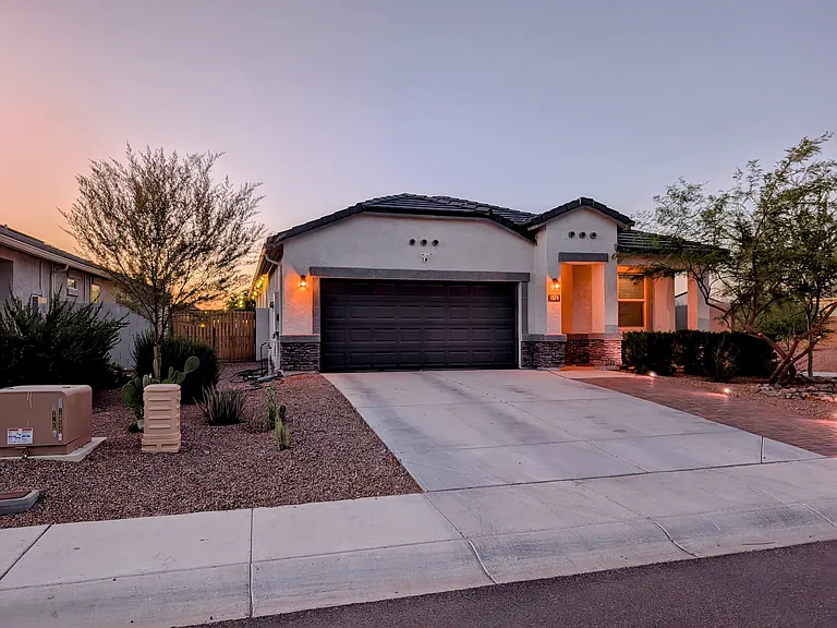 1074 W Avalon Canyon Dr — Photo 3