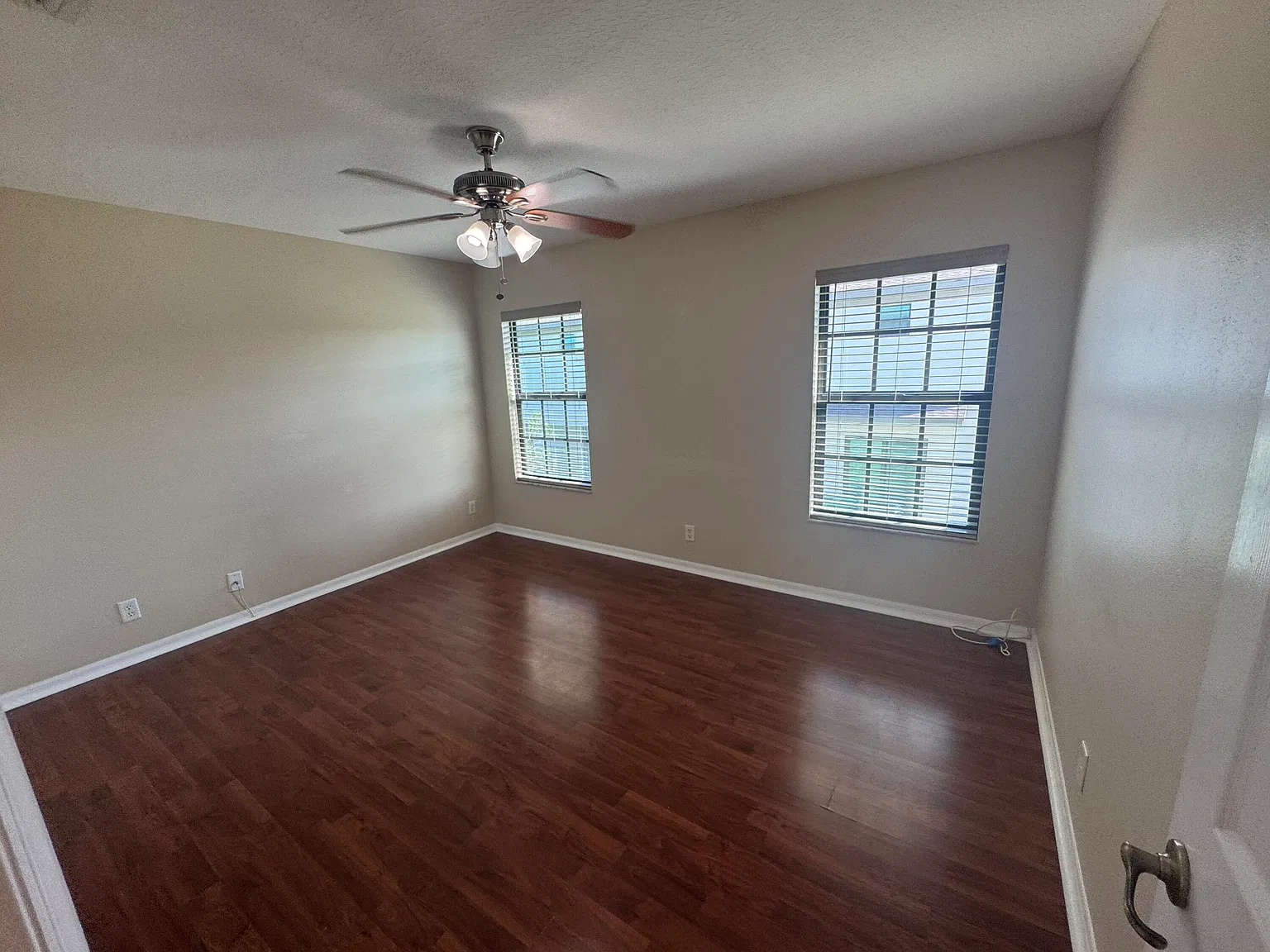3 bed, 2.5 bath, 1811 sqft, $2,300 — Photo 3