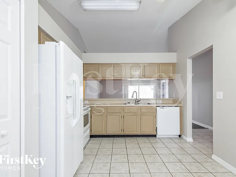4705 Hunts Ct — Photo 7