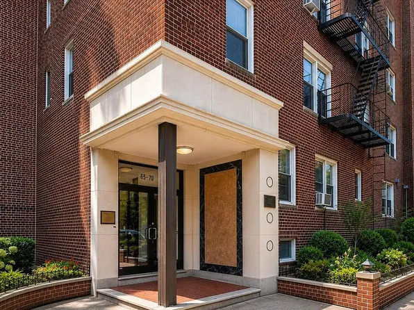 6570 Booth St APT 2B, Flushing, NY 11374