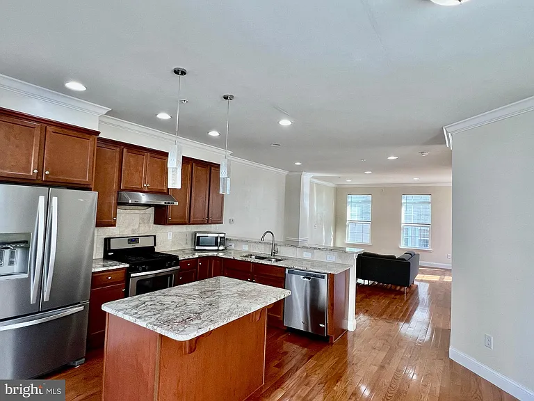 1329 Parish Ave — Photo 11