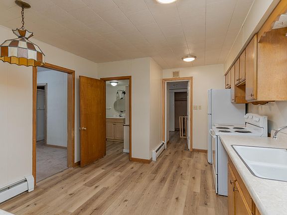 4th image of 412 Amber St