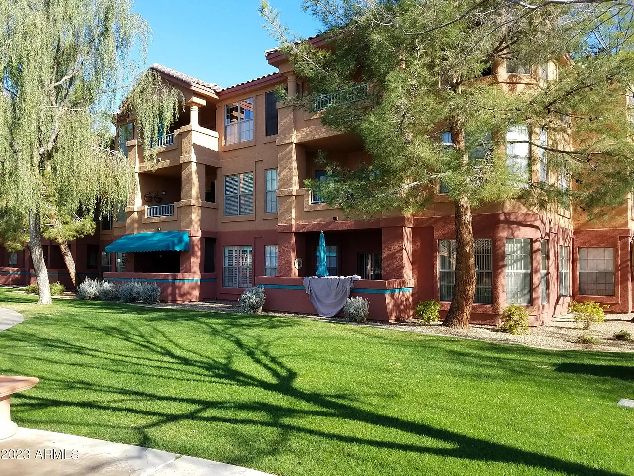 2 bed, 1.5 bath, 923 sqft, $1,800 — Photo 1