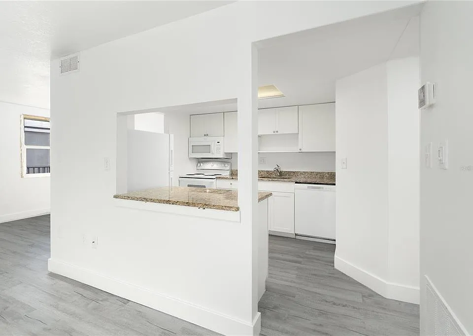 22291 Westchester Blvd #206