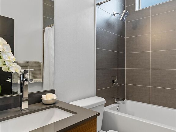 4th image of 206 22nd Avenue #A