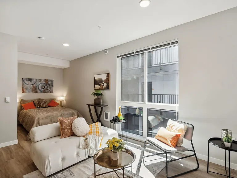 Divine Court Apartments — Photo 83