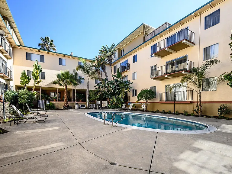 Jackson Lake Apartments — Photo 32