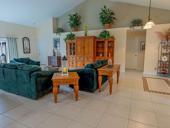 4th image of 590 NW 161st Avenue