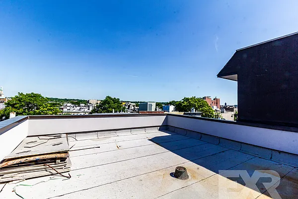 Rented by EXR | media 25