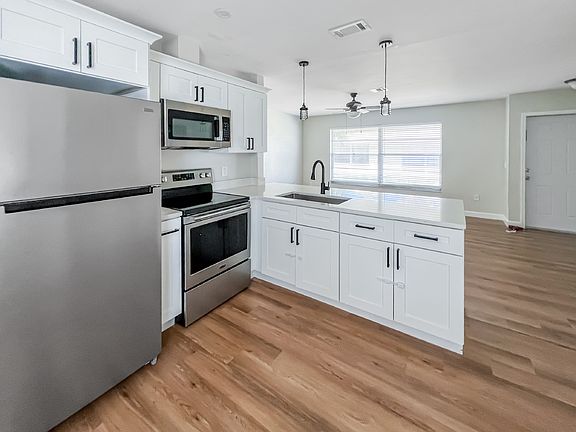 3rd image of 328 Cape Coral Pkwy W