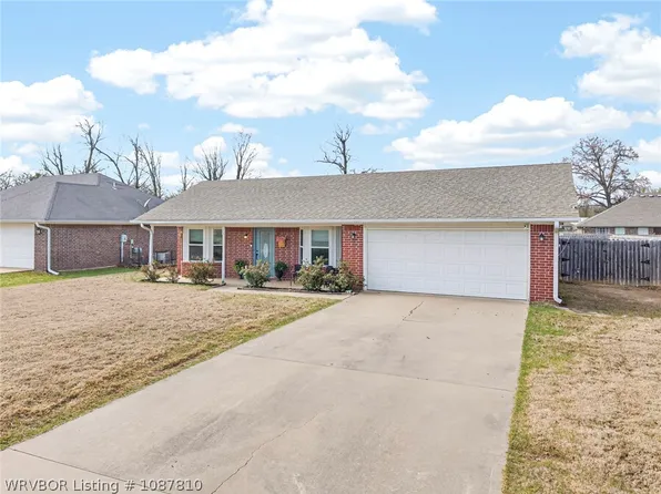 106 Commanche Loop, Roland, OK 74954