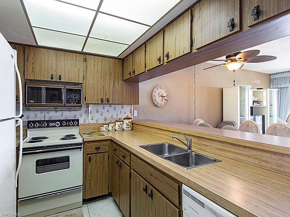 5th image of 25800 Hickory Blvd APT 406