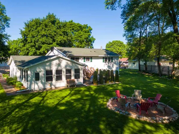 980 Brentwood Dr, Port Edwards, WI 54469