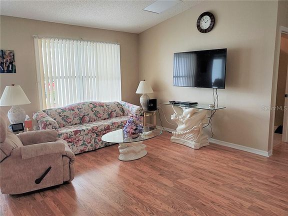 5th image of 2556 Privada Dr
