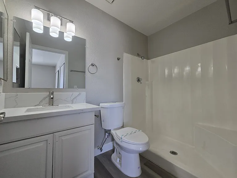 Cora Apartments — Photo 27