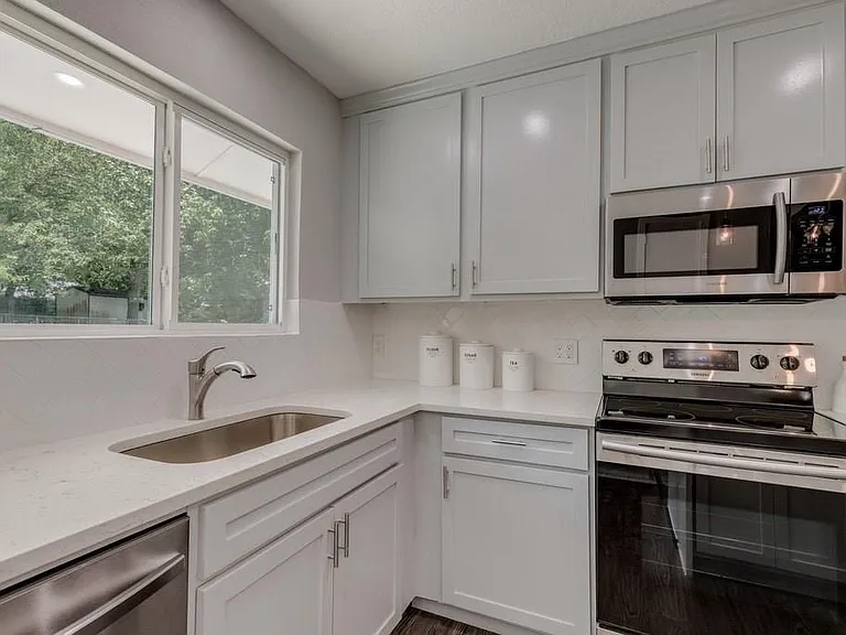 1512 Luray Dr — Photo 11