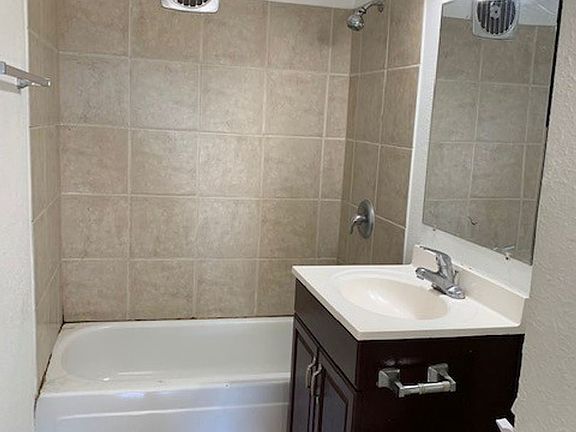 3rd image of 4770 Thorn St