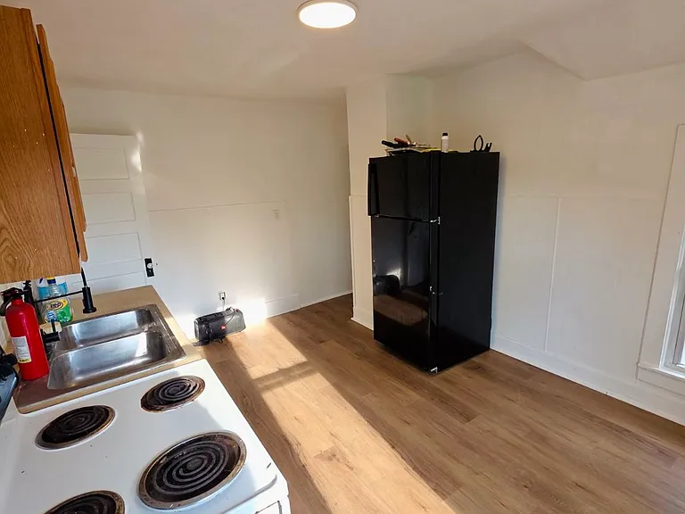 501 Dixon Ave #4 — Photo 3