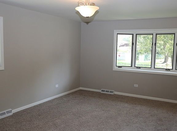 3rd image of 19218 Wildwood Ave