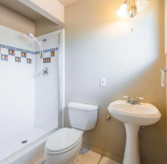 2nd bath (for smaller master bedroom)