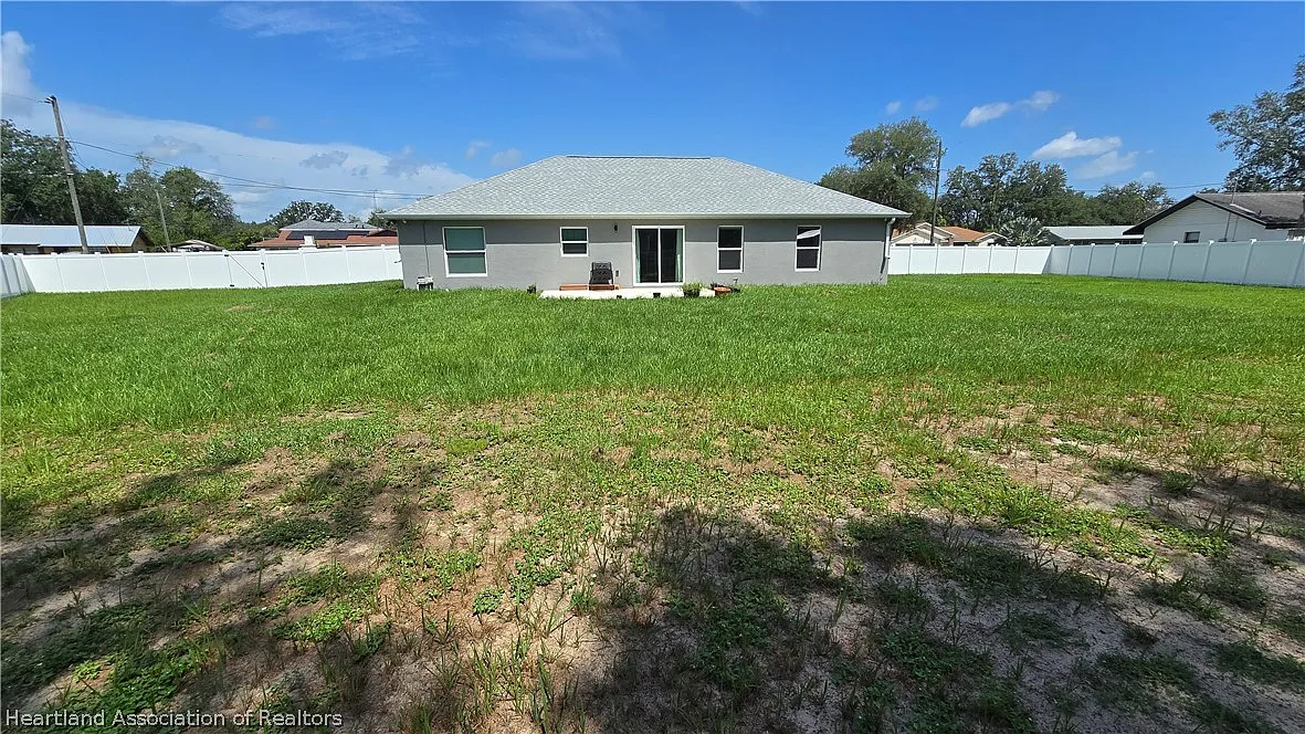 3 bed, 2.0 bath, 1506 sqft, $2,000 — Photo 3