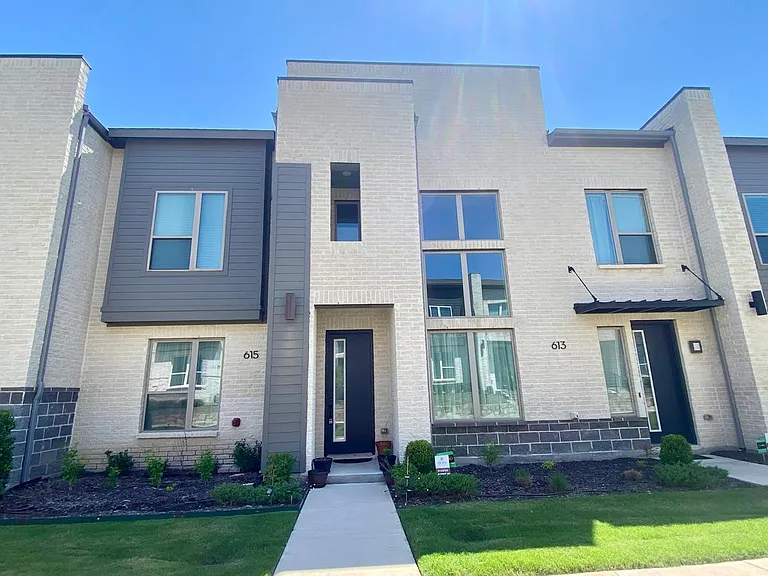 615 Collier Dr — Photo 2
