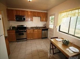29 Mark Ln, Deer Park, NY 11729