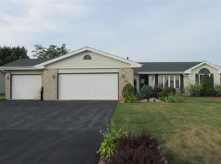 407 Hickory Dr, Davis Junction, IL 61020