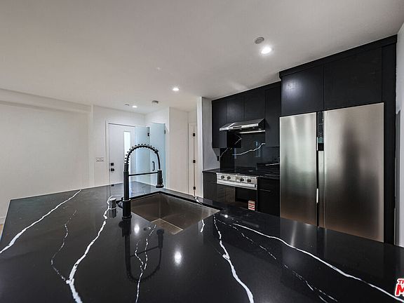 5th image of 1525 S Carmelina Ave #1527-1/2