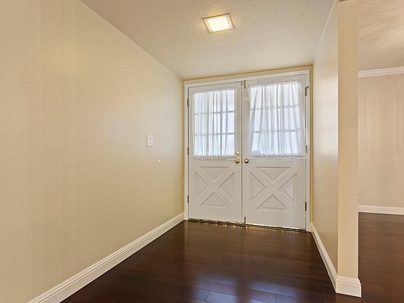 5th image of 626 Carlisle Way