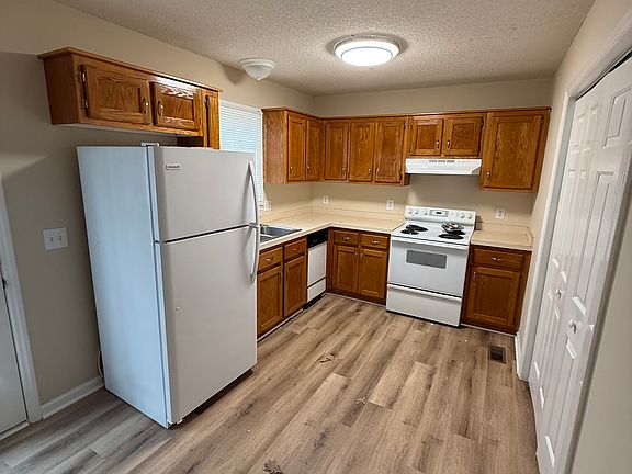 3rd image of 763 Lincoln Ave #B