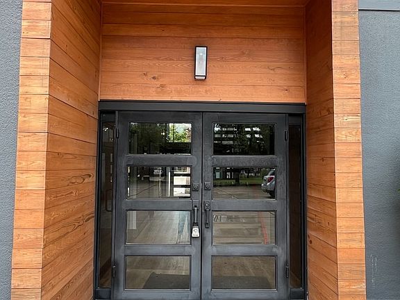 2nd image of 2400 Garden Park Ct #D2