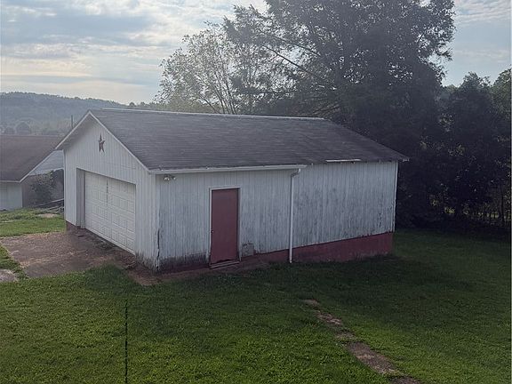 3rd image of 320 Greenfield Rd